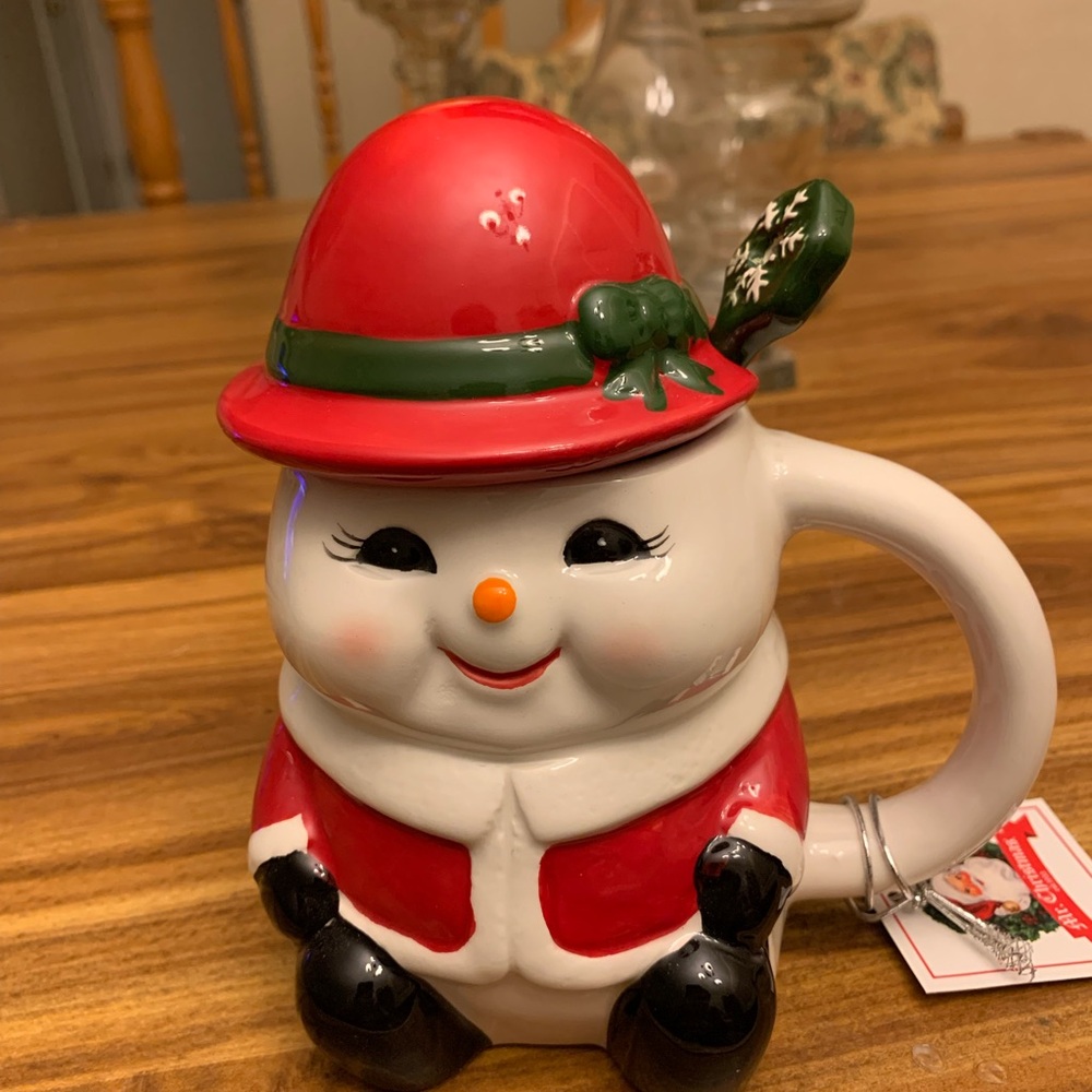 Mr. Christmas Mug! Covered With Hat and Has a Spoon to Stir Cocoa, Tea, Coffee